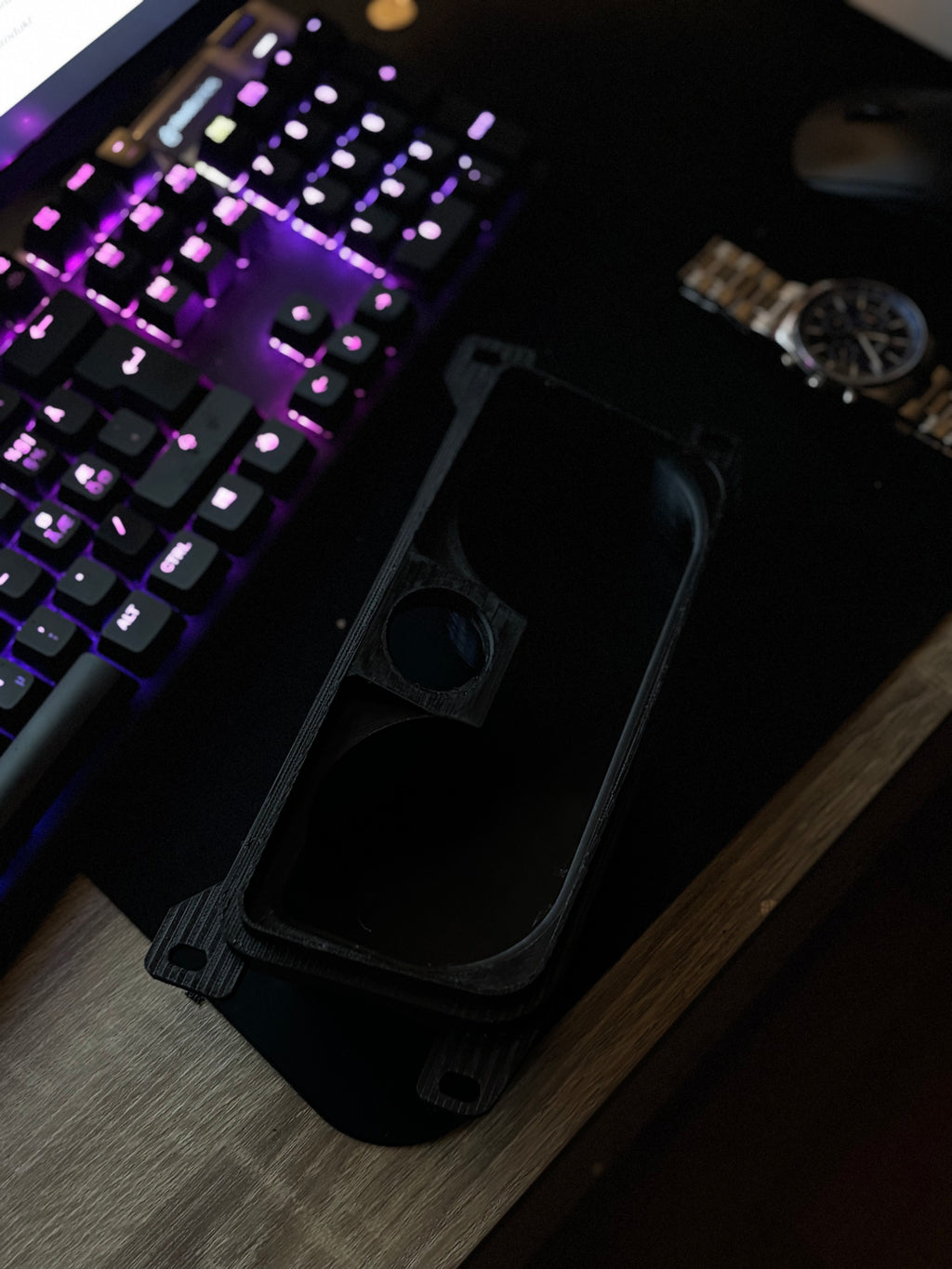 Uchwyt na napoje do BMW e9x z miejscem na gniazdo zapalniczki