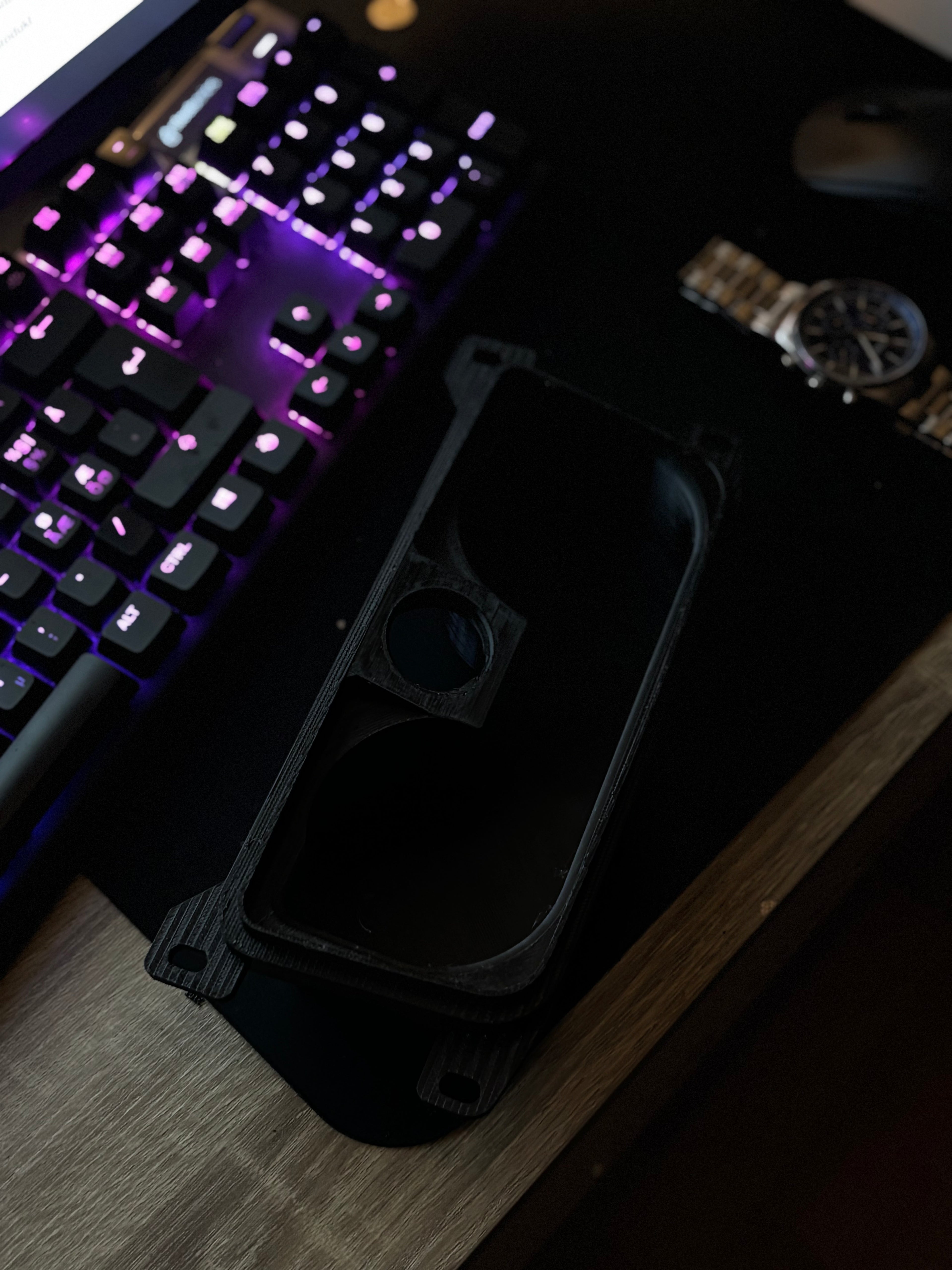 Uchwyt na napoje do BMW e9x z miejscem na gniazdo zapalniczki